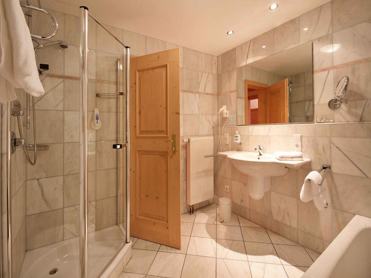 Hotel-Gasthof Zum Suessen Grund Albstadt Esterno foto